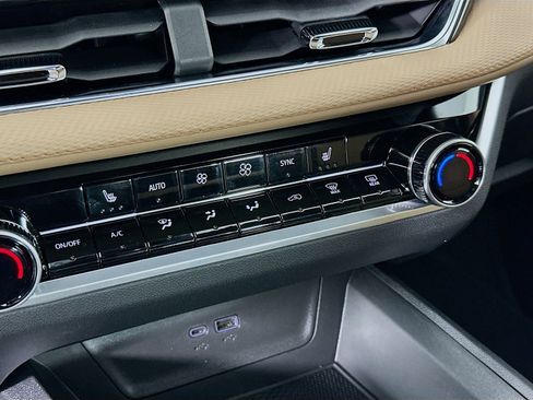 New 2026 Chevrolet Equinox ACTIV image 16