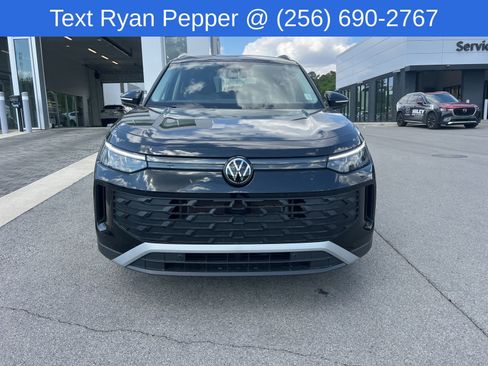 Used 2025 Volkswagen Tiguan S image 2