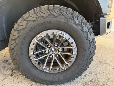 Used 2019 Ford F150 Raptor w/ Equipment Group 802A Luxury image 4