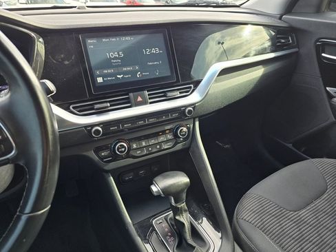 Used 2020 Kia Niro LXS image 28