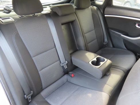 Used 2013 Hyundai Elantra GT w/ Touch & Go Pkg image 38