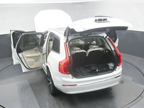 Used 2023 Volvo XC90 B6 Ultimate w/ Lounge Package image 52
