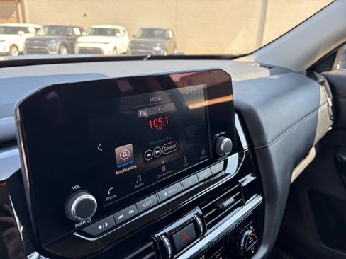 Used 2025 Nissan Pathfinder SV FWD image 20