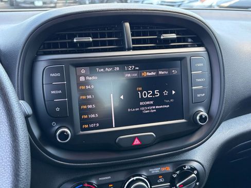 Used 2025 Kia Soul LX w/ LX Technology Package FWD image 20