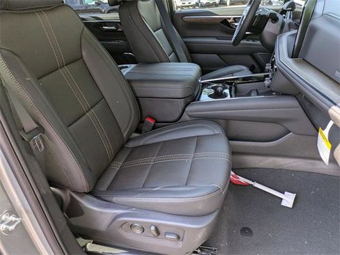 New 2025 Chevrolet Suburban High Country image 32