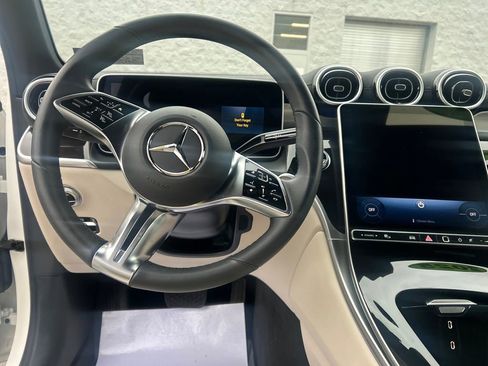 Used 2025 Mercedes-Benz GLC 300 GLC 300 image 18
