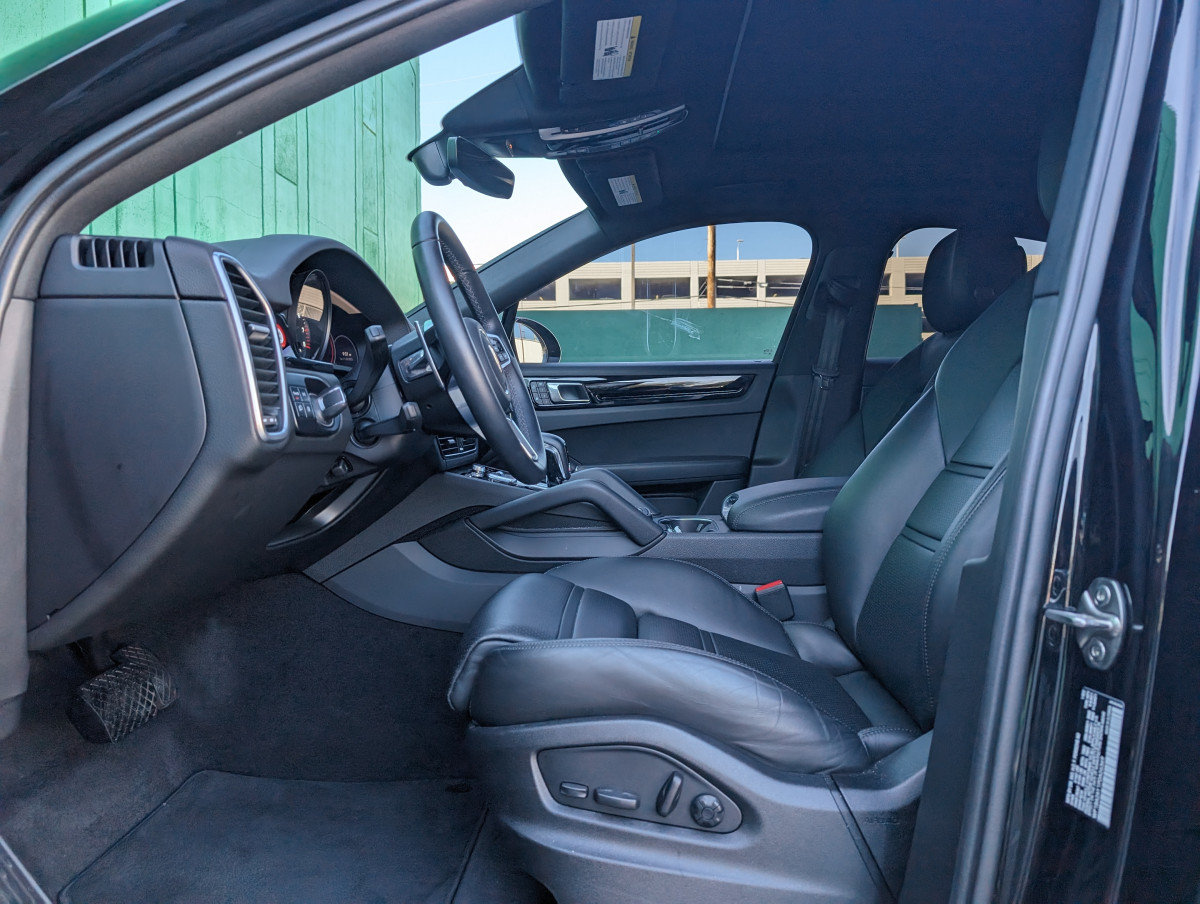 Used 2023 Porsche Cayenne Coupe AWD/4WD image 18