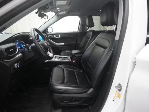 Used 2021 Ford Explorer XLT w/ Equipment Group 202A AWD/4WD image 7