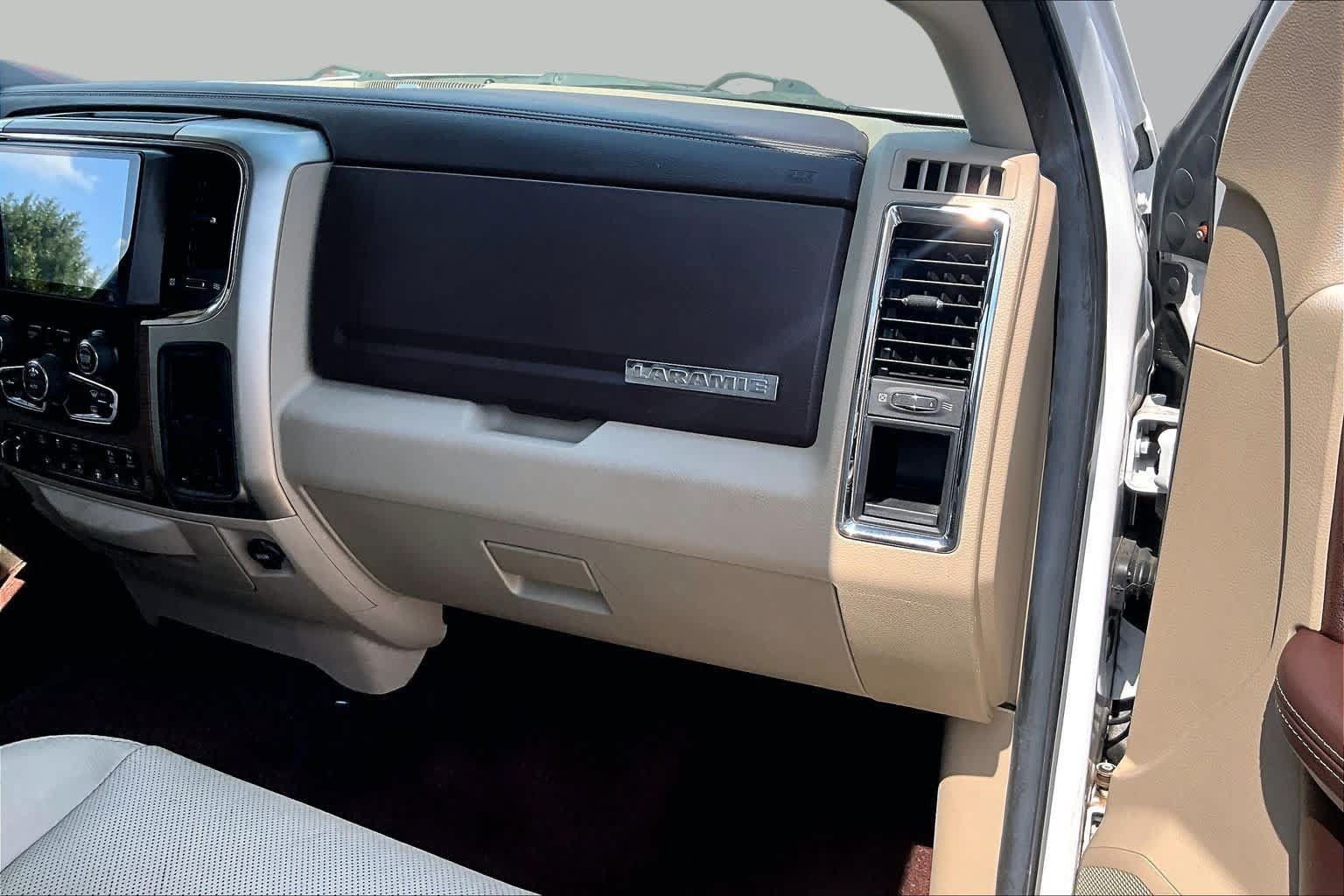 Used 2014 RAM 1500 Laramie w/ Convenience Group AWD/4WD image 19