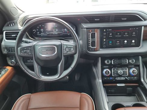 Used 2023 GMC Yukon XL Denali Ultimate AWD/4WD image 11