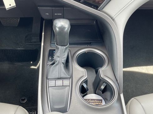 Used 2023 Toyota Camry SE image 19