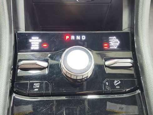 Used 2023 Jeep Grand Cherokee Overland AWD/4WD image 28
