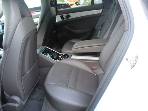 Used 2018 Porsche Panamera 4 image 19
