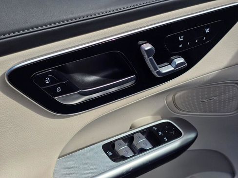 Used 2024 Mercedes-Benz GLC 300 4MATIC w/ Driver Assistance Package image 33