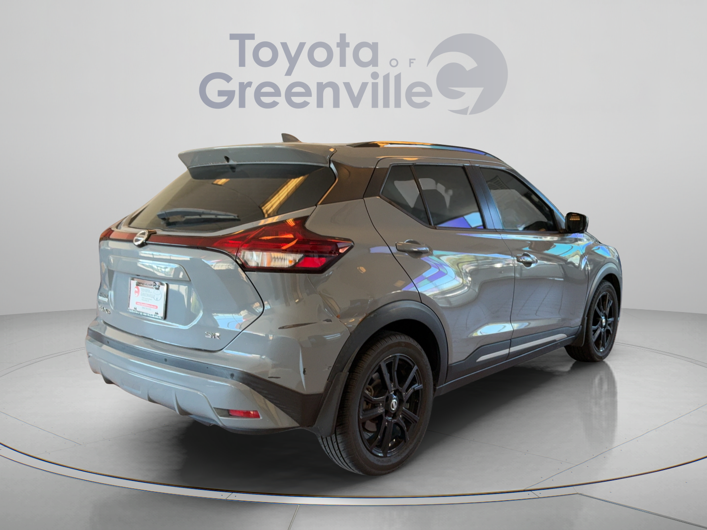 Used 2021 Nissan Kicks SR w/ SR Premium Package FWD image 6