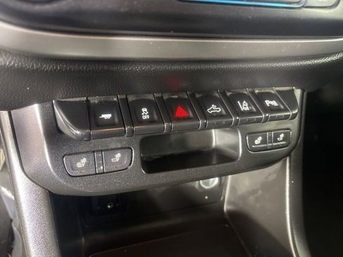 Used 2020 Chevrolet Colorado LT w/ Safety Package image 18