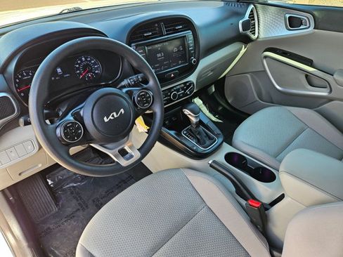 Used 2022 Kia Soul LX FWD image 12