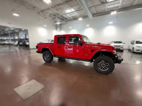 New 2025 Jeep Gladiator Mojave image 15