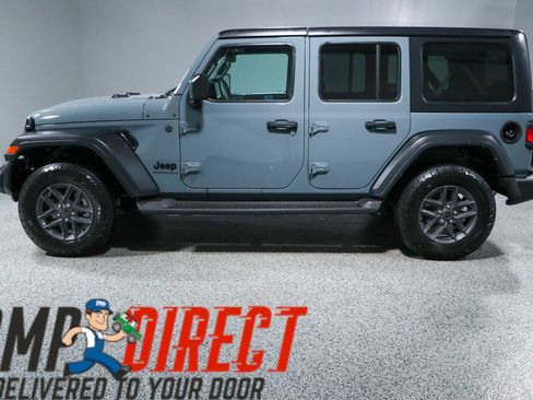 Used 2024 Jeep Wrangler Unlimited Sport AWD/4WD image 10