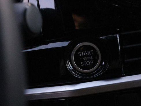 Used 2024 Nissan Pathfinder SL image 16