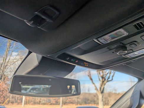 Used 2024 Chevrolet Suburban Premier image 32