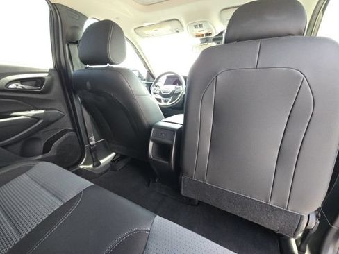 Used 2024 Chevrolet Trax LT w/ Sunroof Package FWD image 16