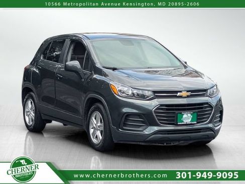 Used 2020 Chevrolet Trax LS FWD image 1