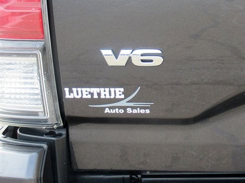 Used 2020 Toyota Tacoma Limited image 38