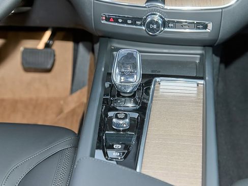 New 2026 Volvo XC60 B5 Plus w/ Protection Package Premier image 27