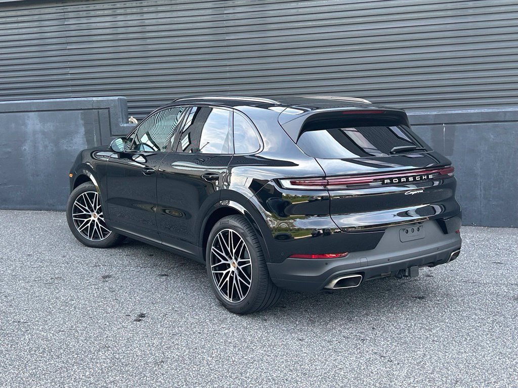 Certified 2026 Porsche Cayenne AWD/4WD image 3