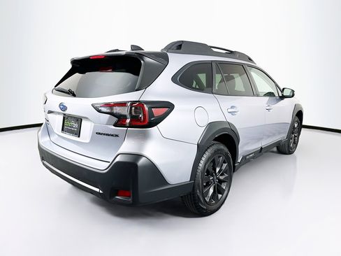 Used 2025 Subaru Outback Onyx Edition AWD/4WD image 9