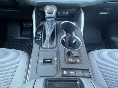 Used 2022 Toyota Highlander LE image 27