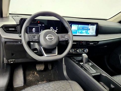 Used 2025 Nissan Kicks SV FWD image 11