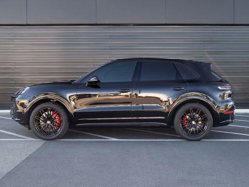 Certified 2024 Porsche Cayenne S AWD/4WD image 2