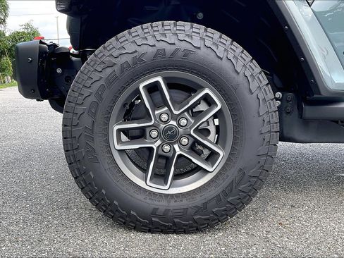 Used 2026 Jeep Gladiator Mojave AWD/4WD image 9