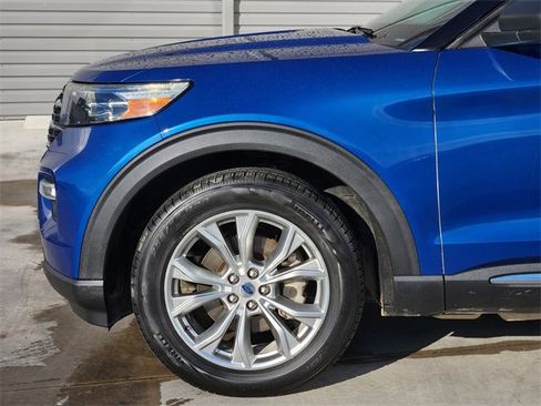 Used 2020 Ford Explorer XLT w/ Equipment Group 202A image 9