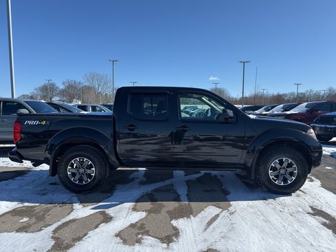 Used 2017 Nissan Frontier PRO-4X image 4