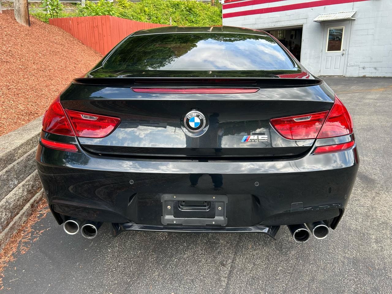 Used 2013 BMW M6 Coupe w/ Executive Pkg RWD image 4