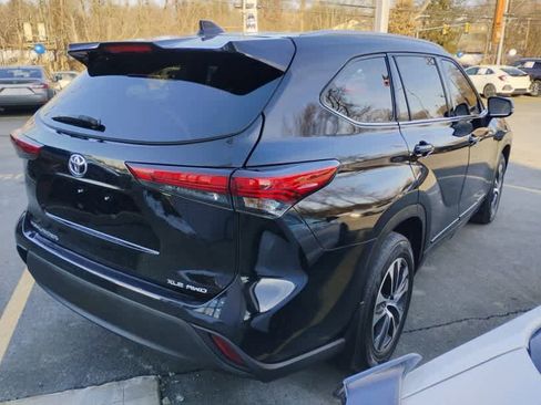 Used 2021 Toyota Highlander XLE image 6