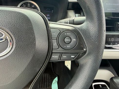 Used 2022 Toyota Corolla LE FWD image 25
