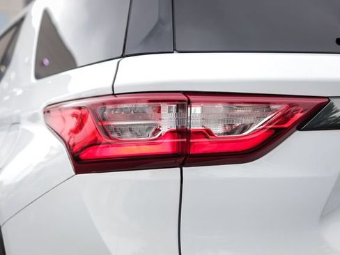 Used 2020 Chevrolet Traverse RS FWD image 19