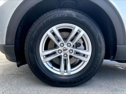 Used 2020 Ford Explorer XLT w/ Equipment Group 202A AWD/4WD image 8