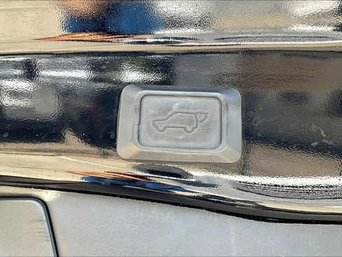 Used 2021 Toyota RAV4 XLE w/ Convenience Package FWD image 25