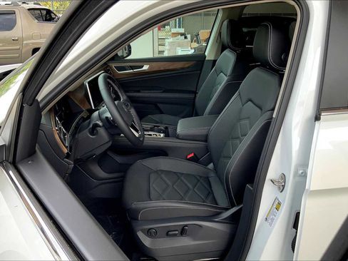 Used 2026 Volkswagen Atlas SE w/ Panoramic Sunroof Package FWD image 9