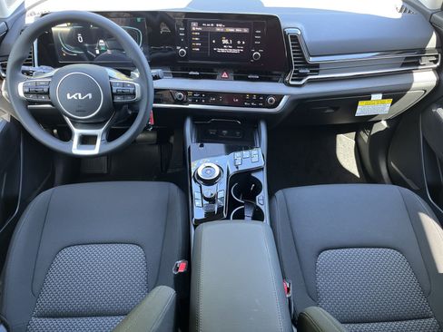 New 2025 Kia Sportage LX image 3