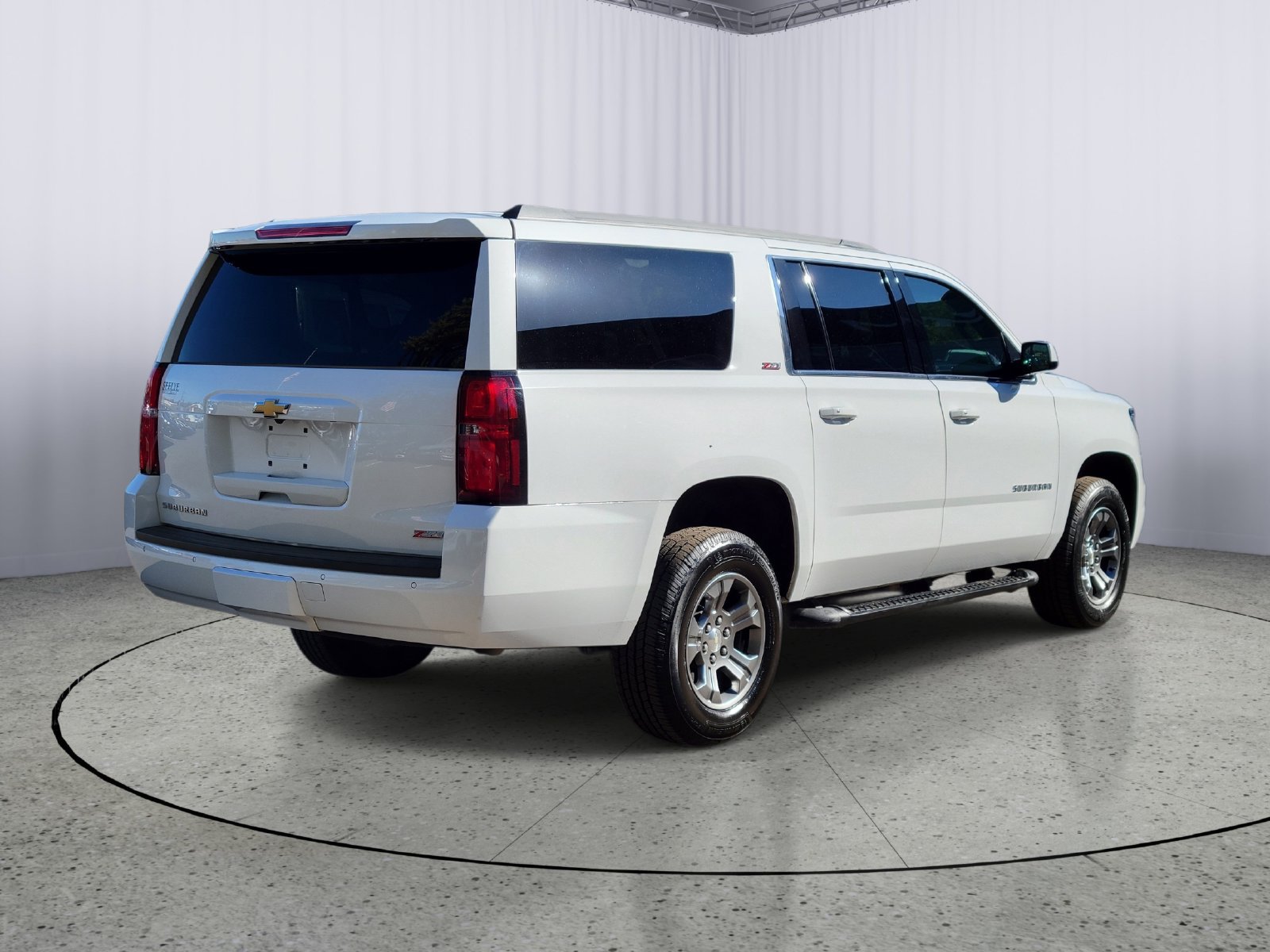 Used 2019 Chevrolet Suburban LT w/ Luxury Package AWD/4WD image 3