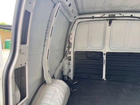 Used 2017 Chevrolet Express 2500 RWD image 19