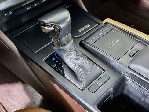 Certified 2020 Lexus ES 350 w/ Accessory Package 2 FWD image 17