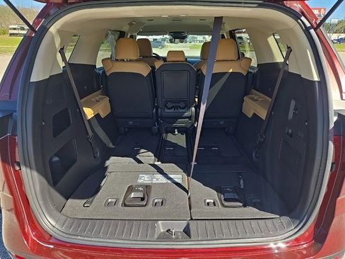 Used 2024 Kia Carnival LX image 24