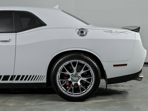 Used 2017 Dodge Challenger SRT Hellcat image 9